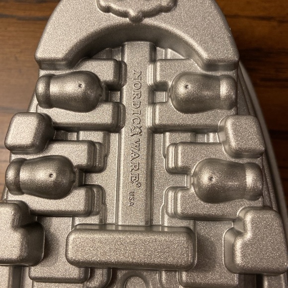 Nortic Ware Pirate Ship Pan - Picture 3 of 4